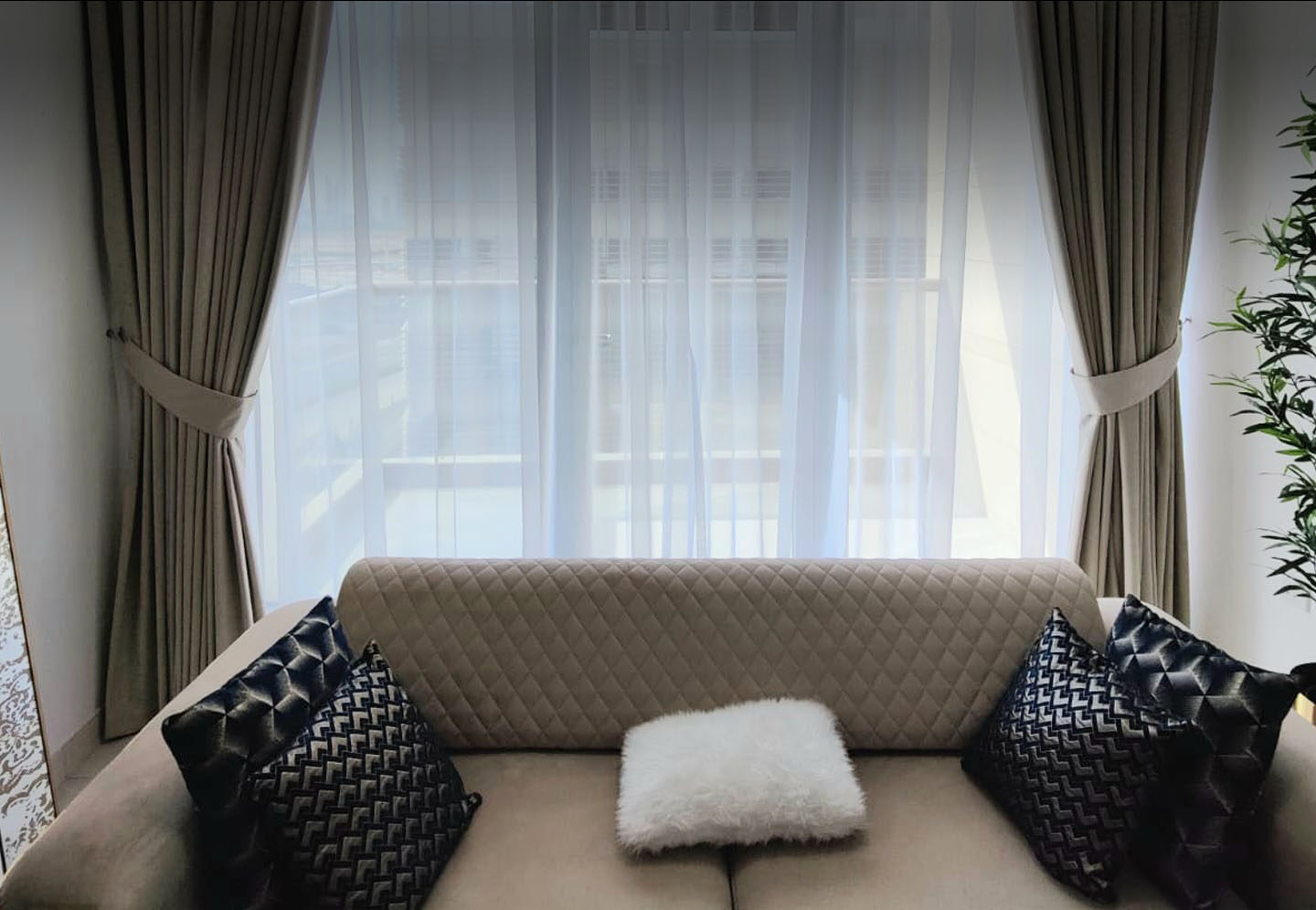 Choosing Curtains in dubai